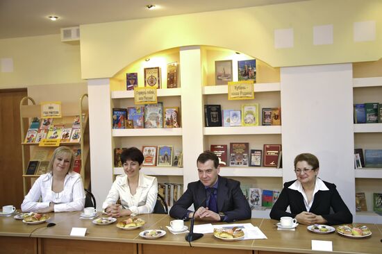 Dmitry Medvedev visits Sochi secondary school