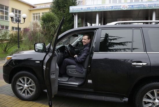 Dmitry Medvedev visits Sochi secondary school