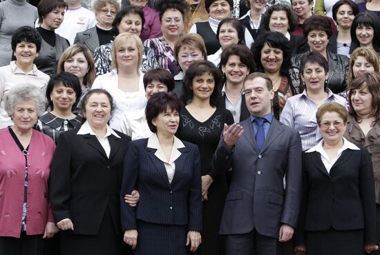 Dmitry Medvedev visits Sochi secondary school