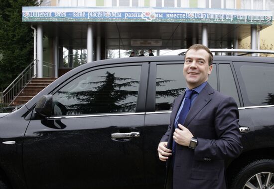 Dmitry Medvedev visits Sochi secondary school