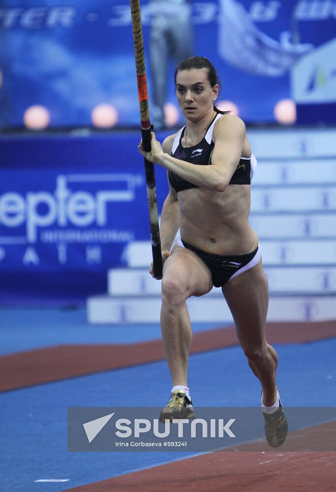 Yelena Isinbayeva wins international tournament in Donetsk