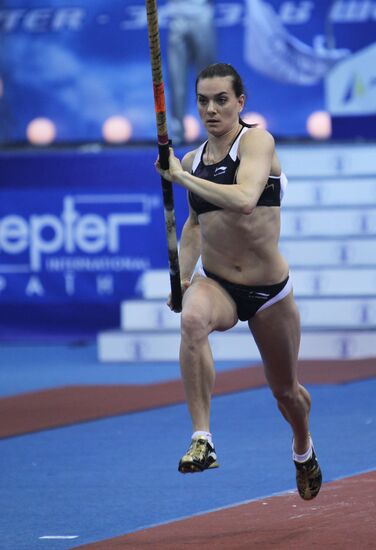 Yelena Isinbayeva wins international tournament in Donetsk