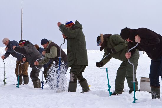 Ice hole drilling competition