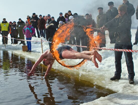 Demonstrative ice swimming
