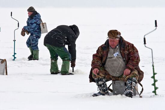 Ice fishery fans