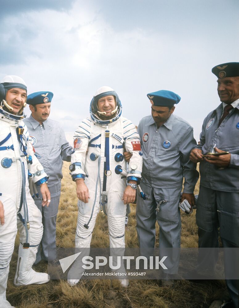 Alexei Leonov and Valery Kubasov after Soyuz-19 landing