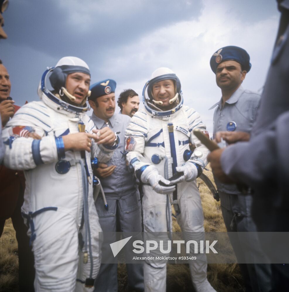 Alexei Leonov, Valery Kubasov after Souyuz 19 spacecraft landed