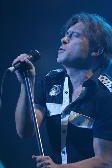 Presenting "Chartova Dyuzhina. Top 13" rock 'n' roll awards