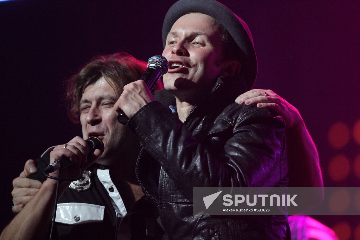 Presenting "Chartova Dyuzhina. Top 13" rock 'n' roll awards