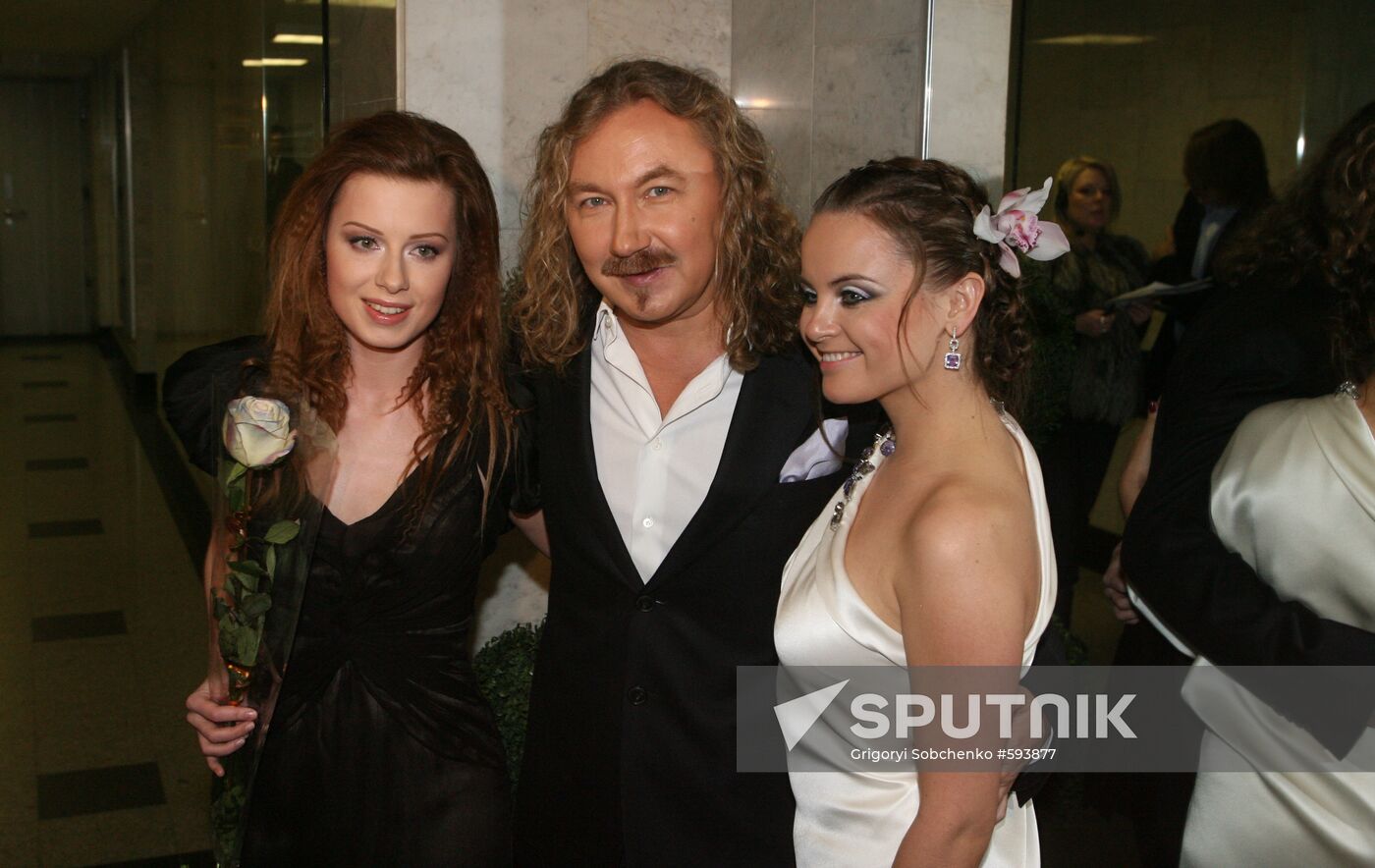 Yulia Savicheva, Igor Nikolaev and Yulia Proskuryakova