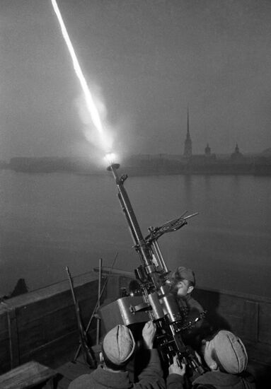 The anti-aircraft gun crew of Sergeant Fyodor Konoplyov