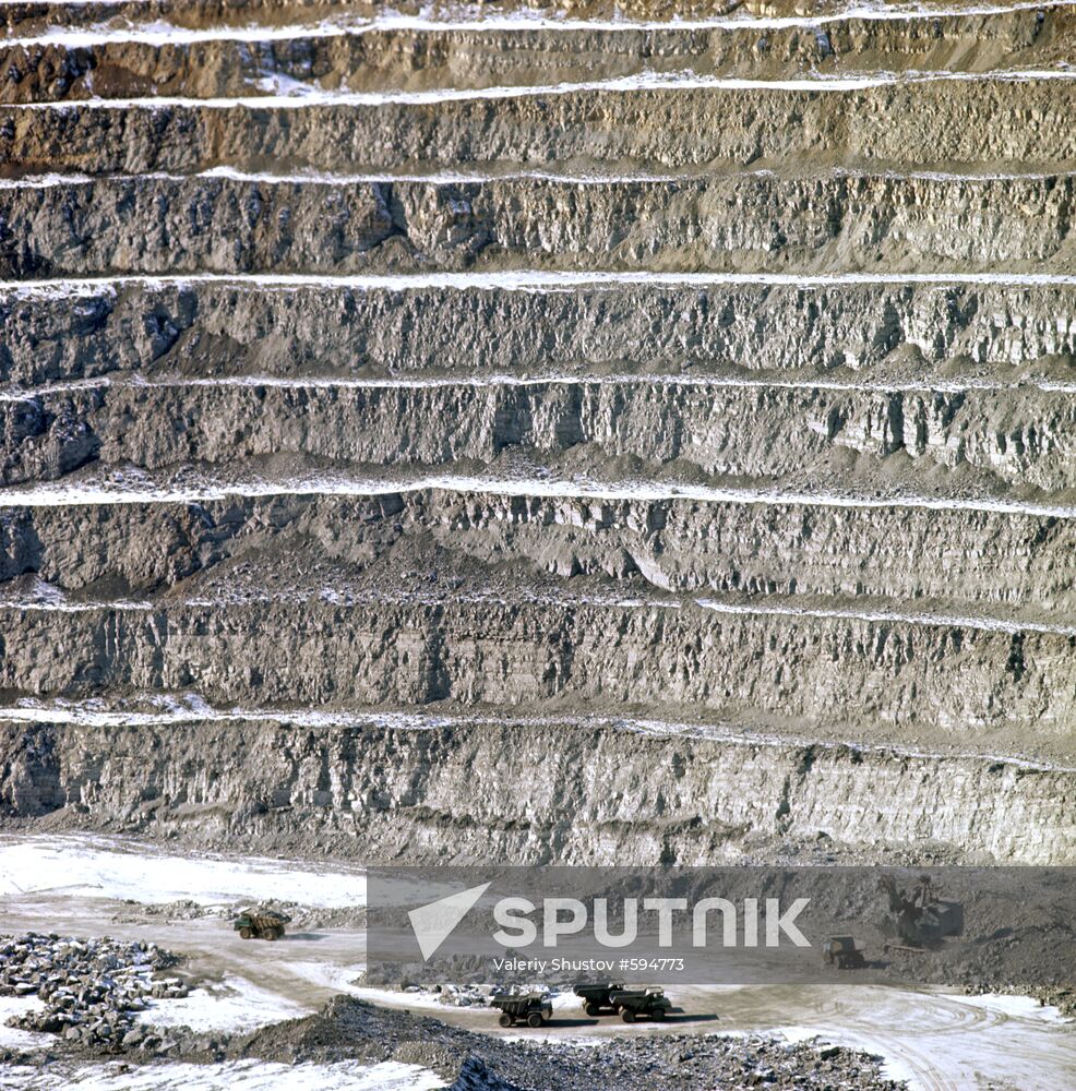 Diamond minerals production in kimberlite pipe