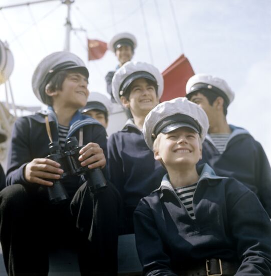 Crew of training ship "Shakhina"