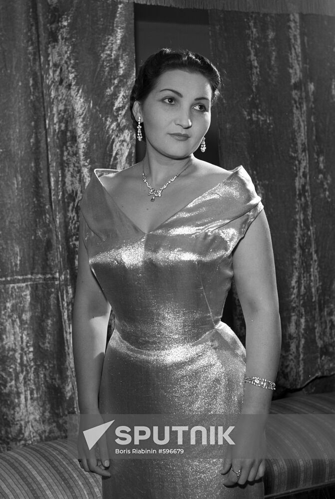 Singer Galina Oleinichenko