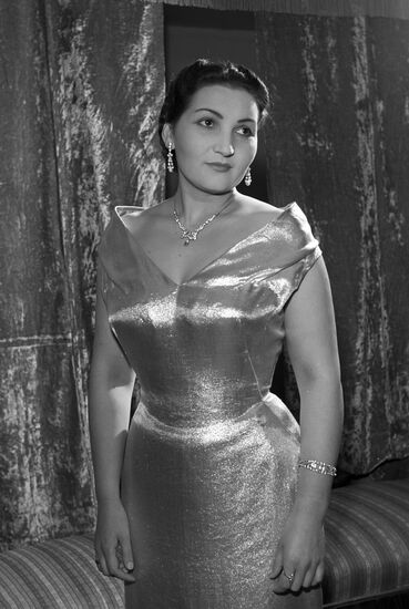 Singer Galina Oleinichenko