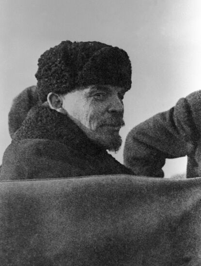 Vladimir Lenin seen in an automobile