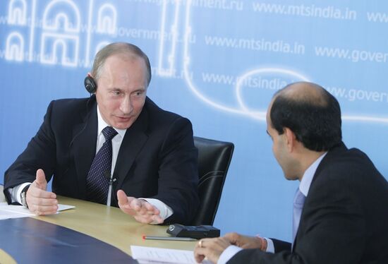Vladimir Putin pays working visit to Republic of India
