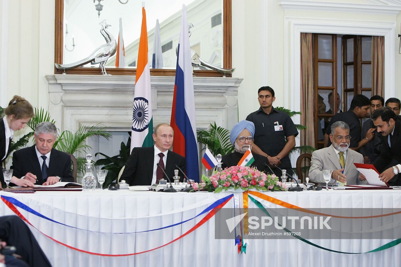 Vladimir Putin pays working visit to Republic of India