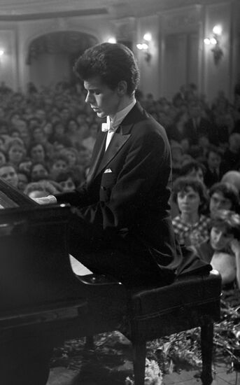 American pianist Van Cliburn performing in Moscow