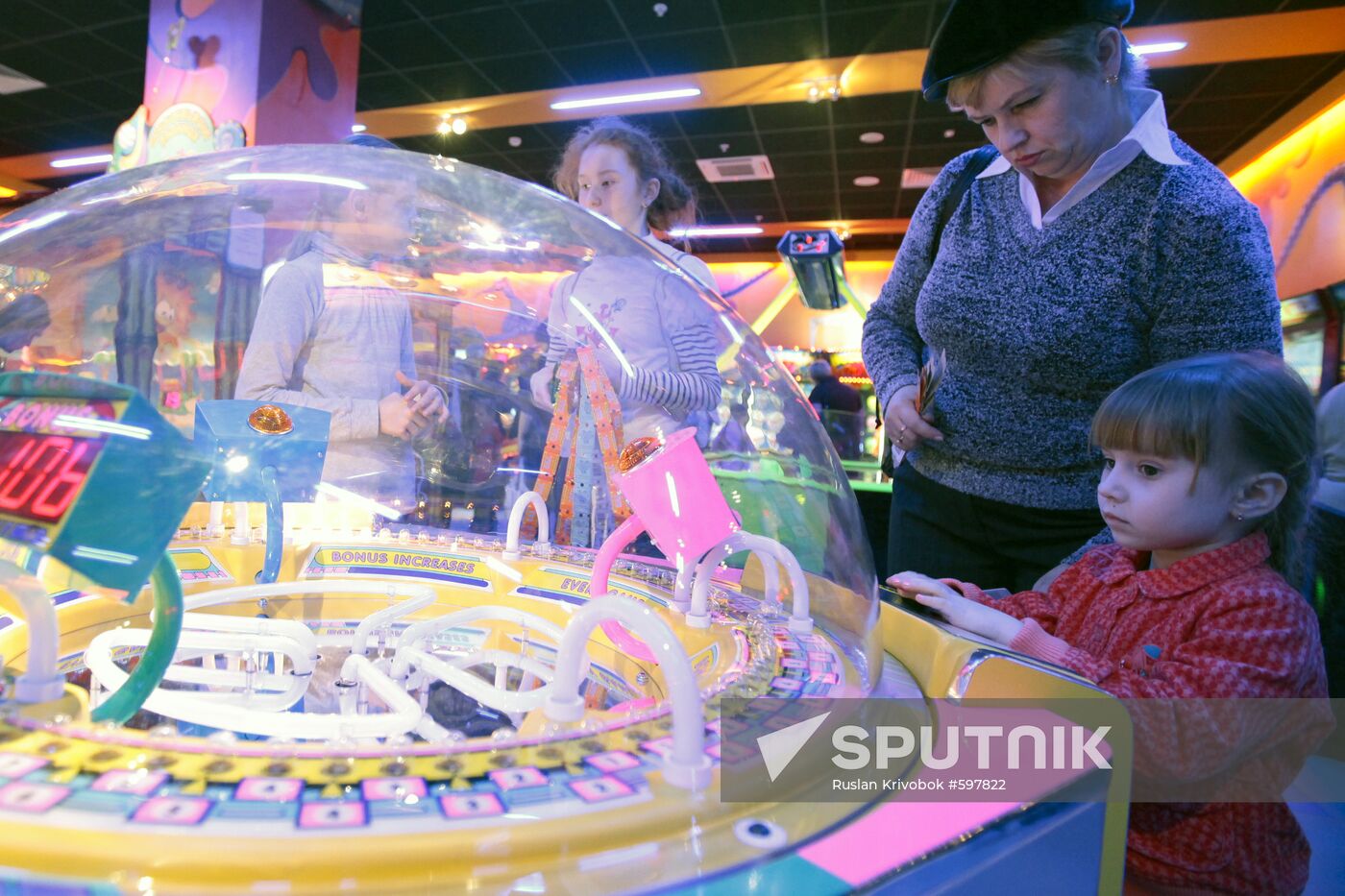 Happylon indoor amusement park opens in Moscow