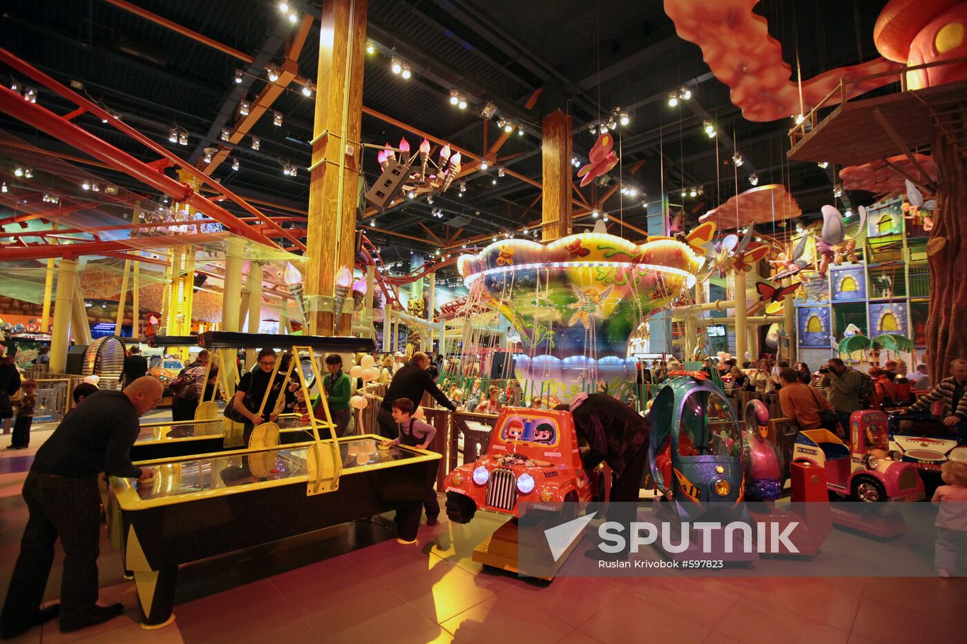 Happylon indoor amusement park opens in Moscow