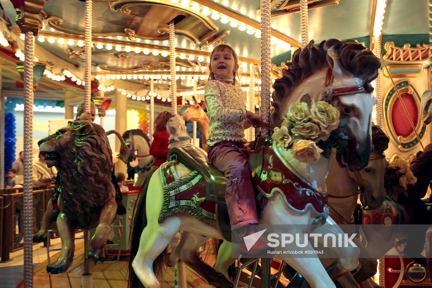 Happylon indoor amusement park opens in Moscow