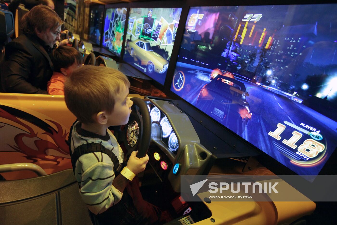 Happylon indoor amusement park opens in Moscow