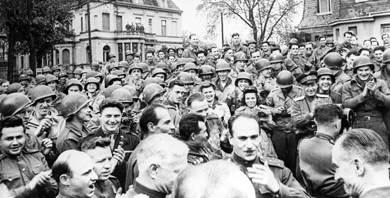 Link-up on the Elbe River