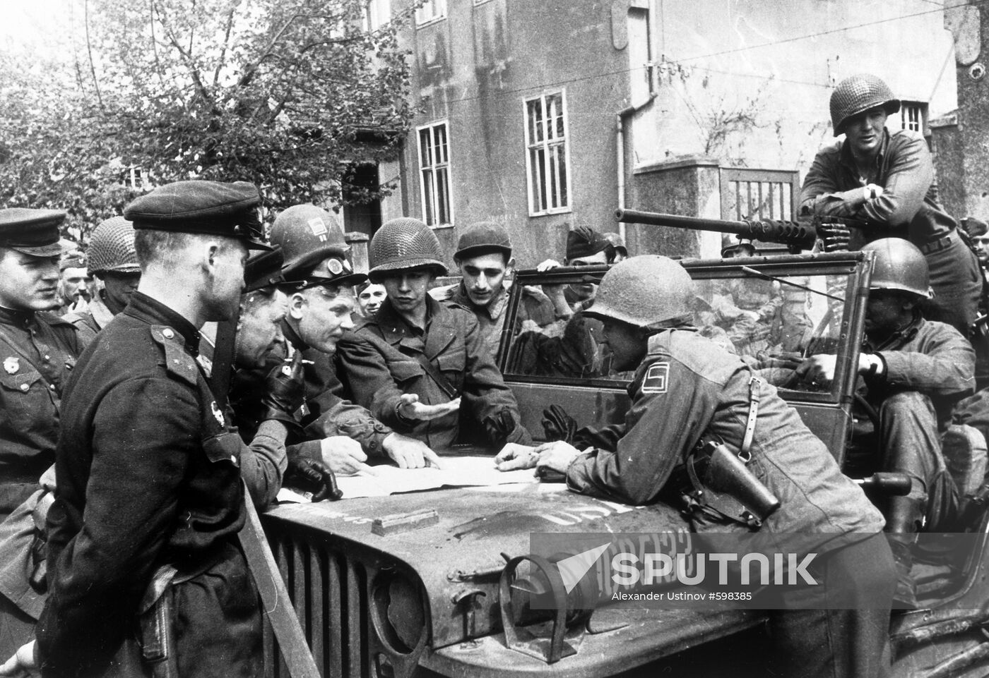 Link-up on the Elbe River