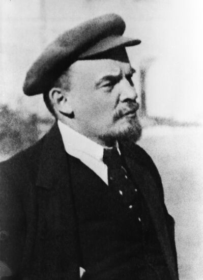 Vladimir Lenin walking in the Kremlin courtyard