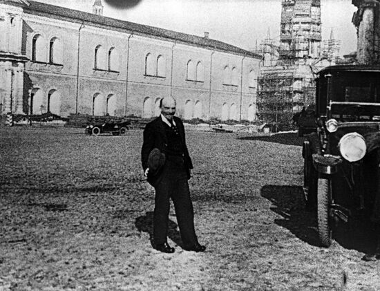 Vladimir Lenin walking in the Kremlin courtyard