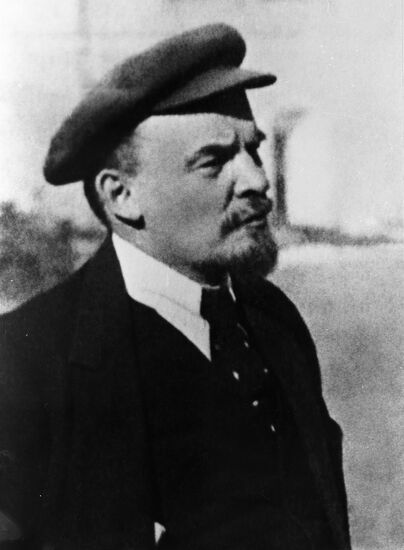 Vladimir Lenin walking in the Kremlin courtyard