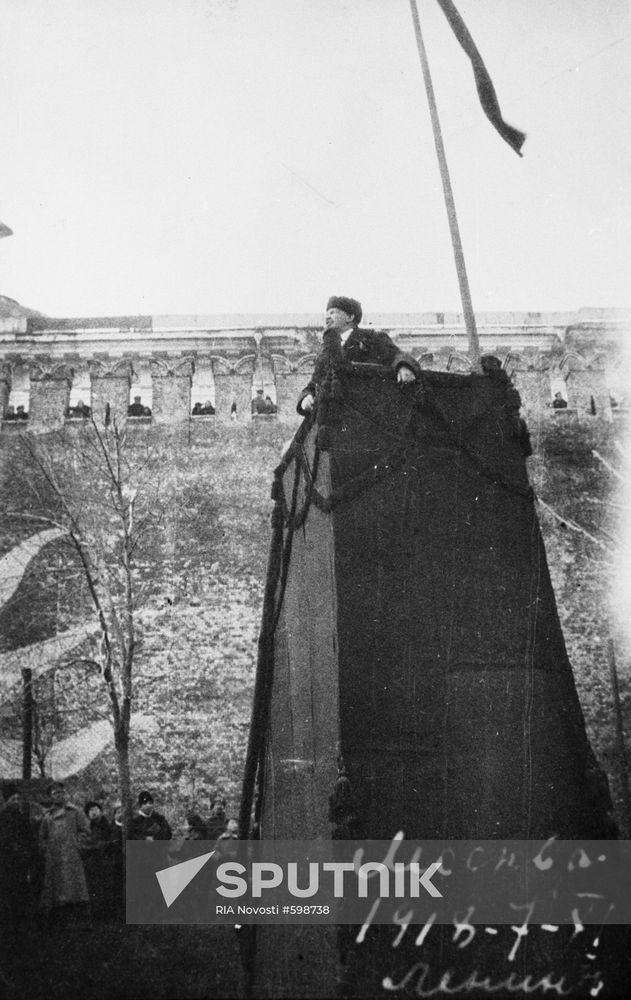 Vladimir Lenin speaking at Red Square