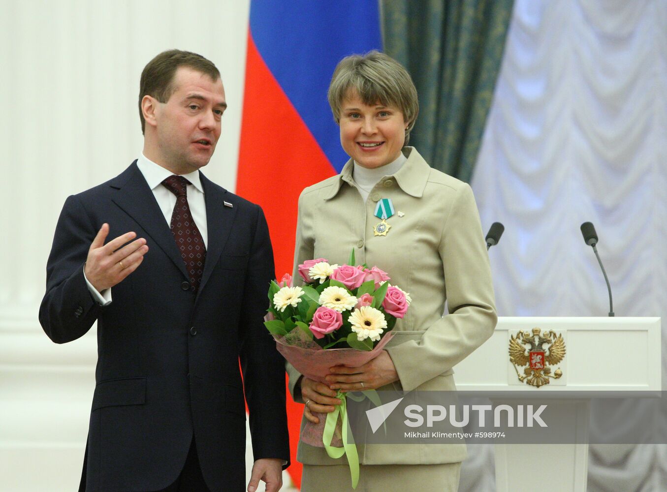 Dmitry Medvedev presents awards to Russian Olympic team
