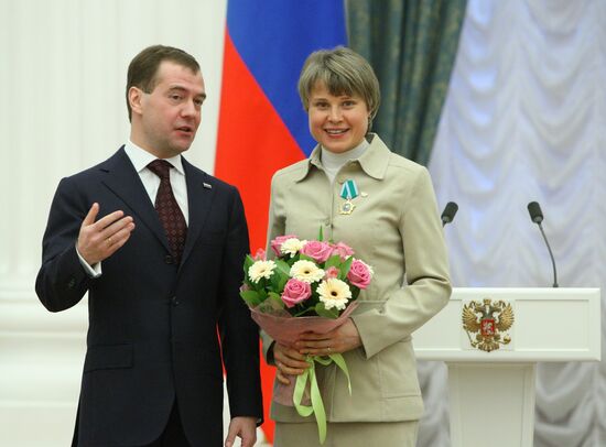 Dmitry Medvedev presents awards to Russian Olympic team