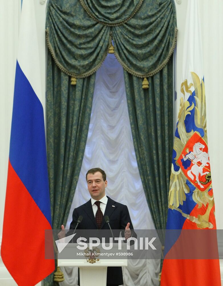 Dmitry Medvedev presents awards to Russian Olympic team