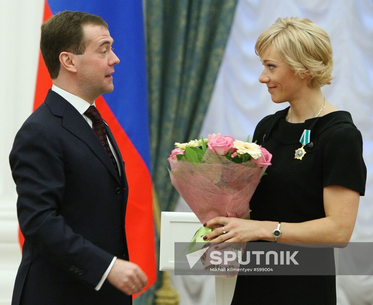 Dmitry Medvedev presents awards to Russian Olympic team
