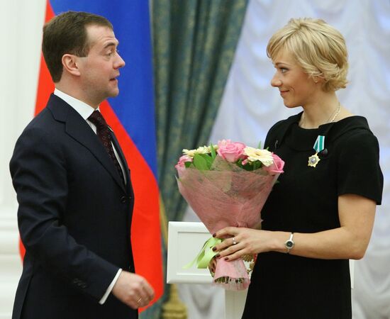Dmitry Medvedev presents awards to Russian Olympic team