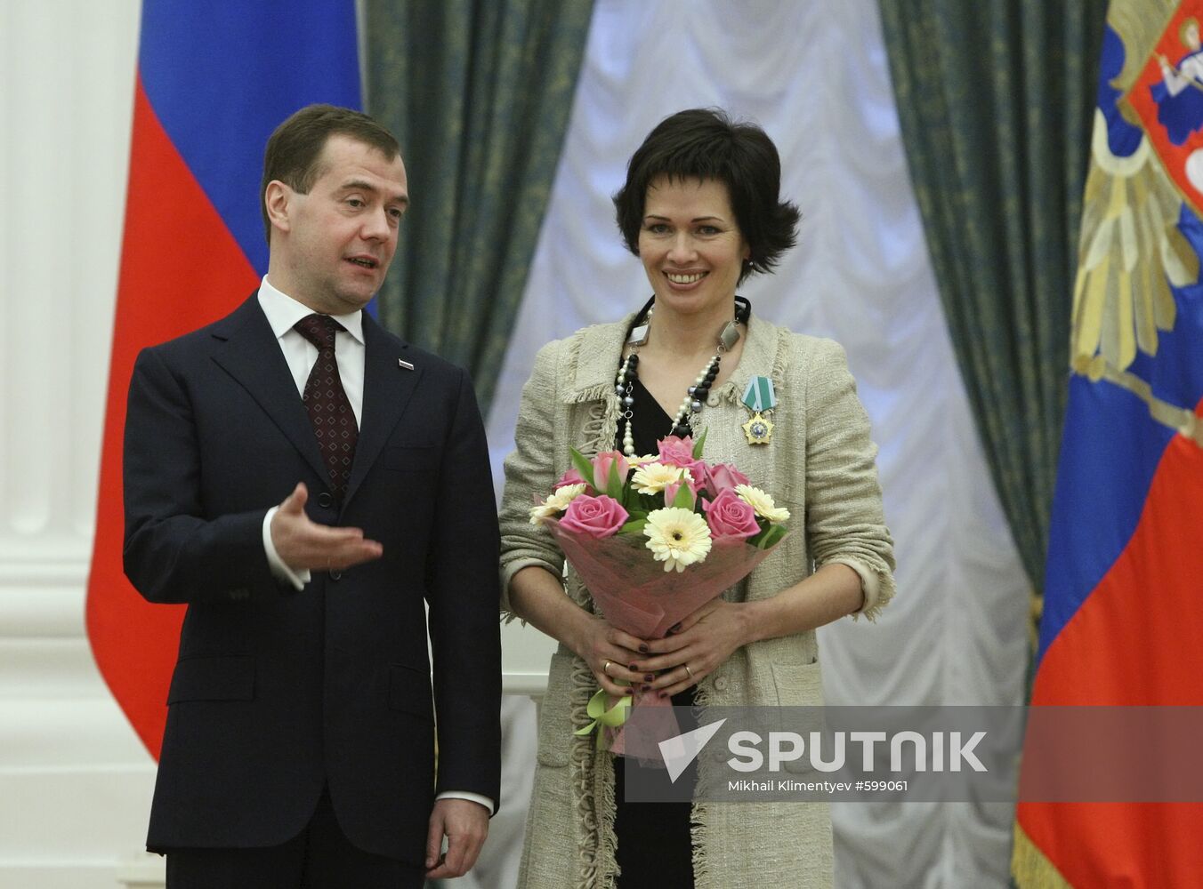 Dmitry Medvedev presents awards to Russian Olympic team
