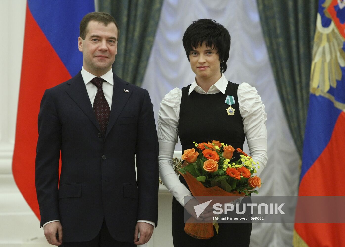Dmitry Medvedev presents awards to Russian Olympic team