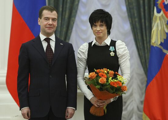 Dmitry Medvedev presents awards to Russian Olympic team
