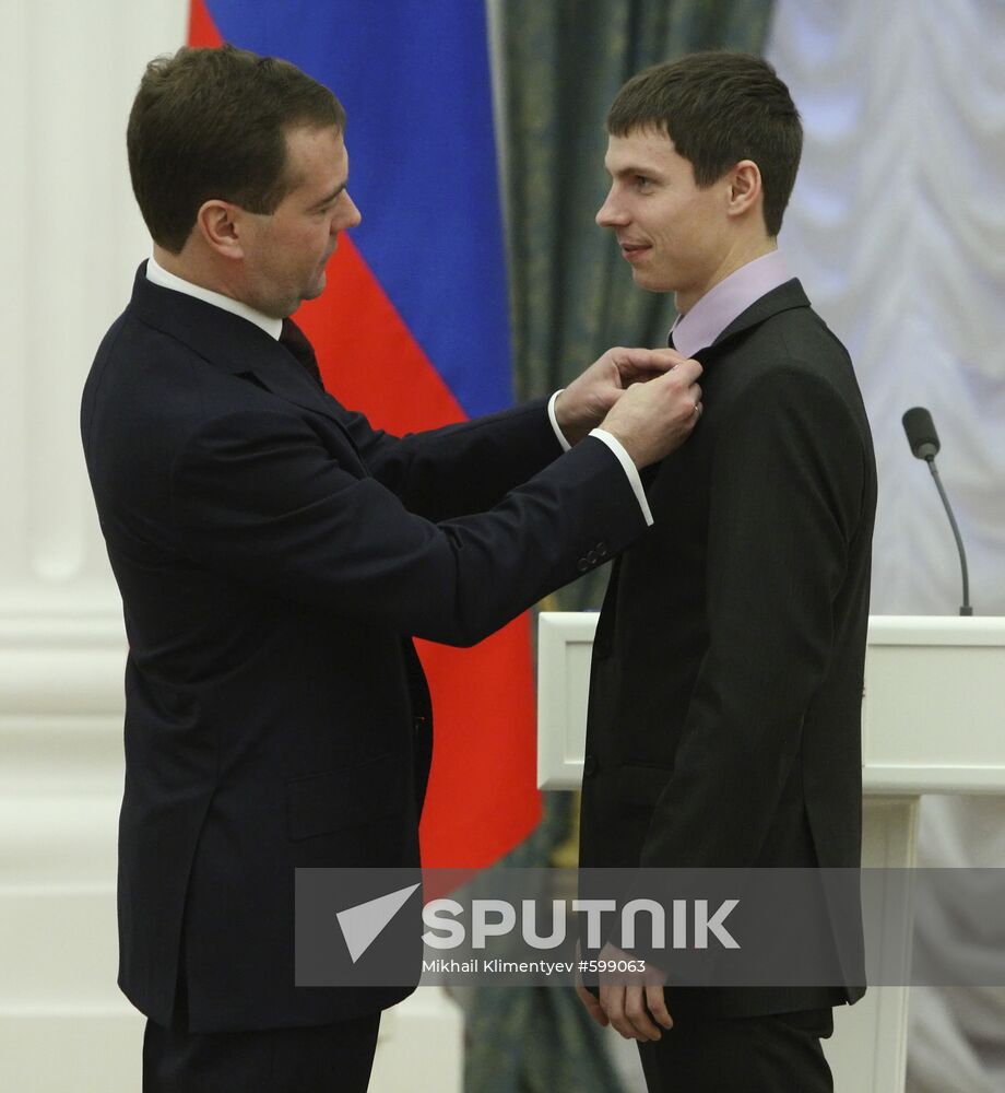 Dmitry Medvedev presents awards to Russian Olympic team