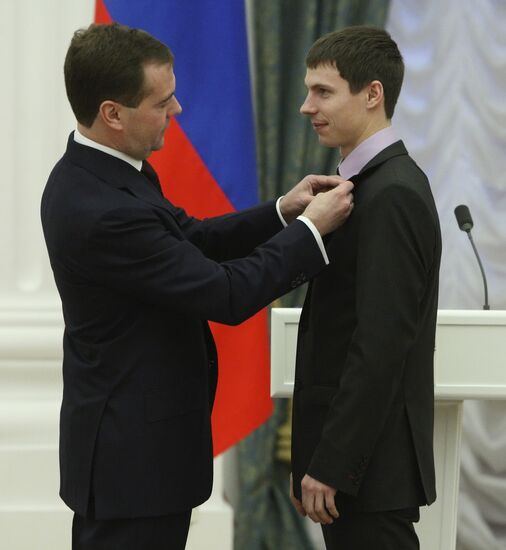 Dmitry Medvedev presents awards to Russian Olympic team