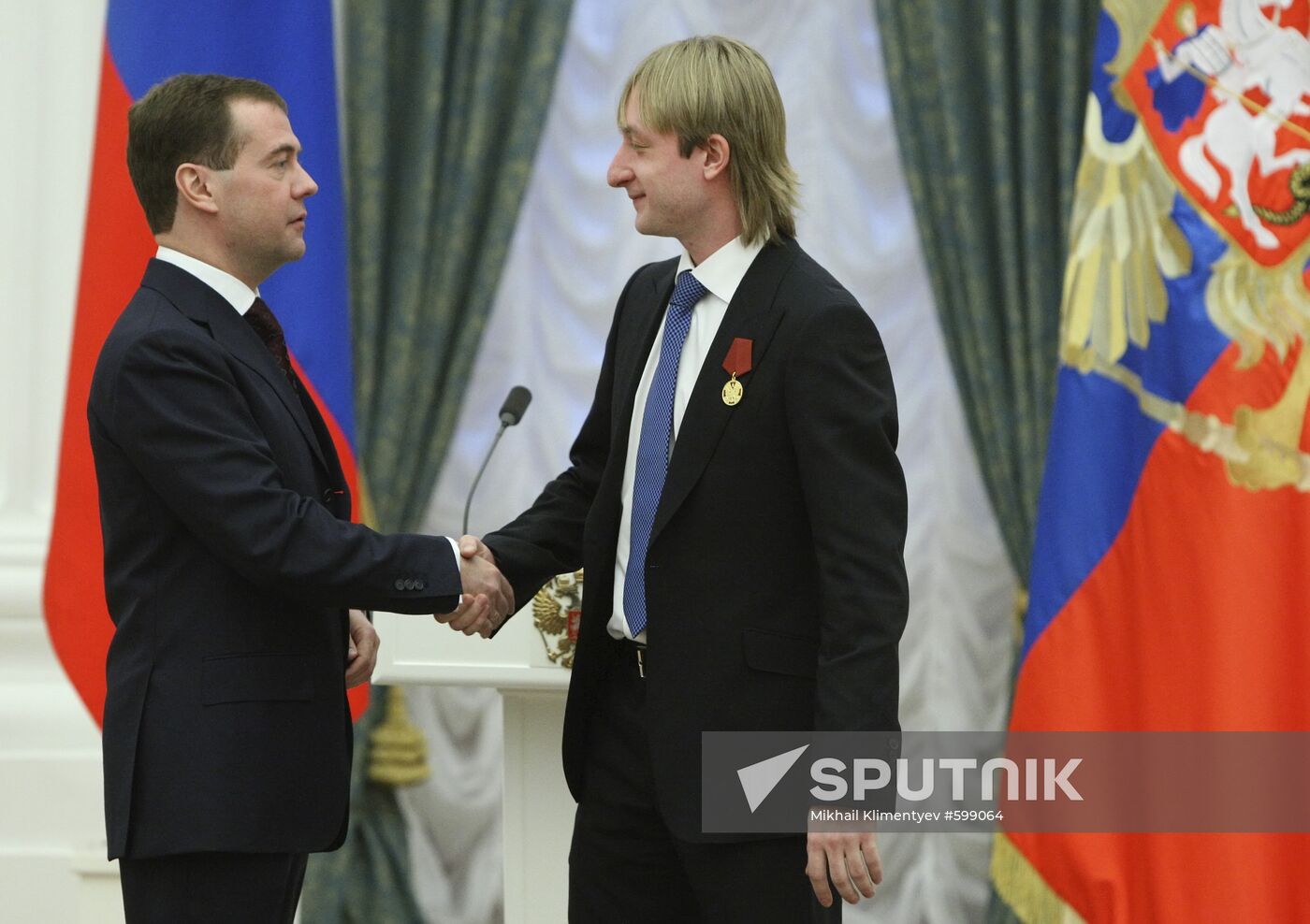 Dmitry Medvedev presents awards to Russian Olympic team