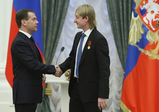 Dmitry Medvedev presents awards to Russian Olympic team