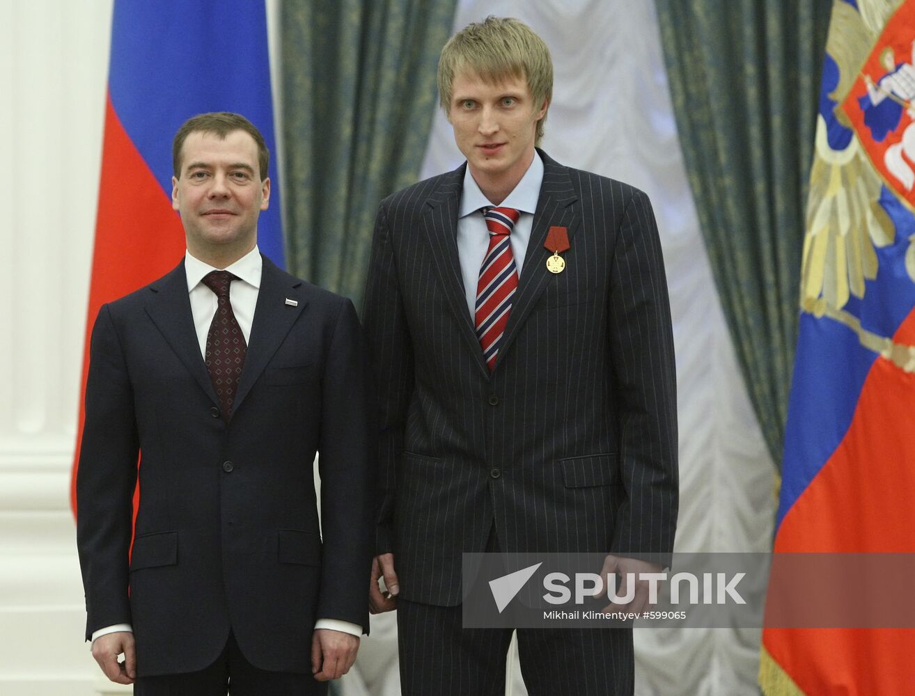 Dmitry Medvedev presents awards to Russian Olympic team