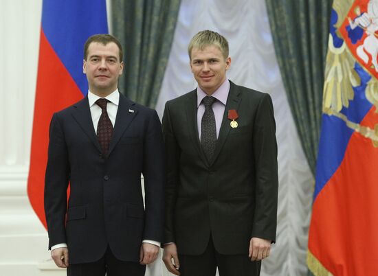Dmitry Medvedev presents awards to Russian Olympic team