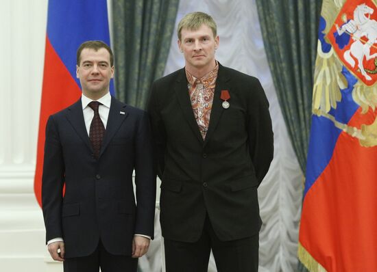 Dmitry Medvedev presents awards to Russian Olympic team