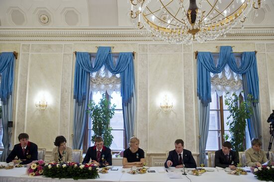 Dmitry Medvedev presents awards to Russian Olympic team