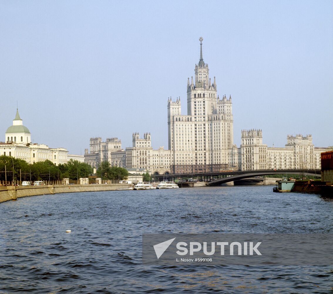 High-rise apartment building on Kotelnicheskaya Embankment
